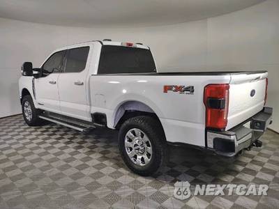 2023 Ford Super Duty F-250 Lariat Crew Cab Medium Bed - zdjęcie 10 z 20 - miniatura