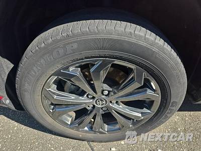 2025 Toyota RAV4 Hybrid XLE Premium - zdjęcie 8 z 22 - miniatura