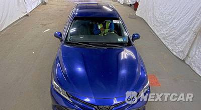 2018 Toyota Camry LE - zdjęcie 2 z 38 - miniatura