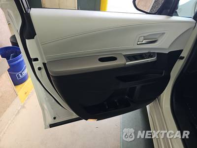 2025 Toyota Sienna XLE 8-Passenger 120.5" WB - zdjęcie 9 z 22 - miniatura