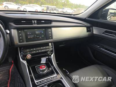 2018 Jaguar XF 25t Premium Sedan - zdjęcie 11 z 33 - miniatura
