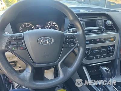 2015 Hyundai Sonata SE - zdjęcie 14 z 26 - miniatura
