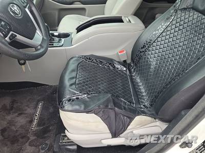 2017 Toyota Highlander LE - zdjęcie 7 z 28 - miniatura