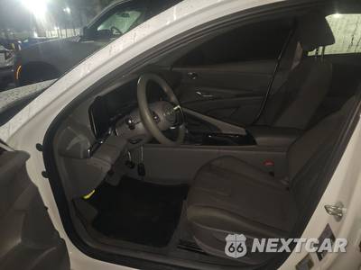 2025 Hyundai Elantra SE - zdjęcie 7 z 18 - miniatura
