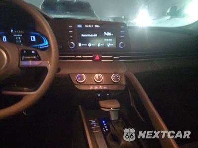 2025 Hyundai Elantra SE - zdjęcie 11 z 18 - miniatura