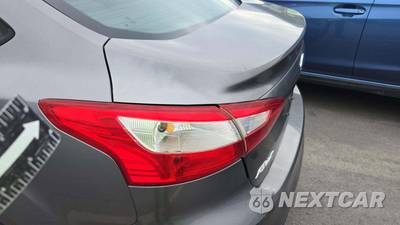 2014 Ford Focus SE Sedan - zdjęcie 19 z 35 - miniatura