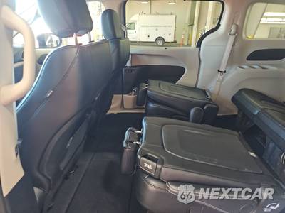 2024 Chrysler Pacifica Touring L 121.6" WB - zdjęcie 13 z 27 - miniatura