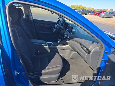 2025 Nissan Sentra SV - zdjęcie 8 z 27 - miniatura