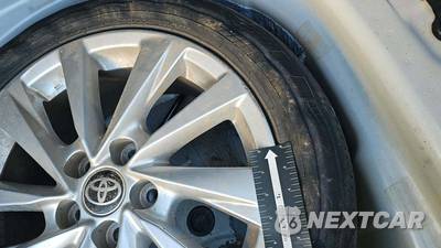 2021 Toyota Camry LE - zdjęcie 32 z 38 - miniatura