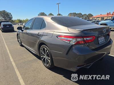2018 Toyota Camry SE - zdjęcie 6 z 36 - miniatura