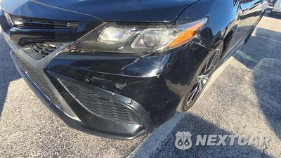 2021 Toyota Camry SE - zdjęcie 21 z 33 - miniatura