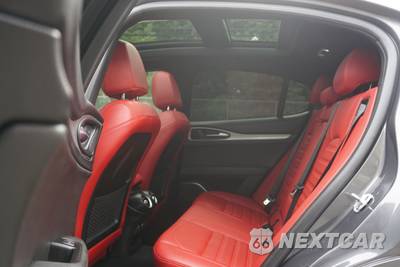 2022 Alfa Romeo Stelvio Veloce - zdjęcie 21 z 50 - miniatura