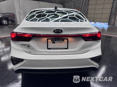 2021 Kia Forte FE - zdjęcie 4 z 23 - miniatura