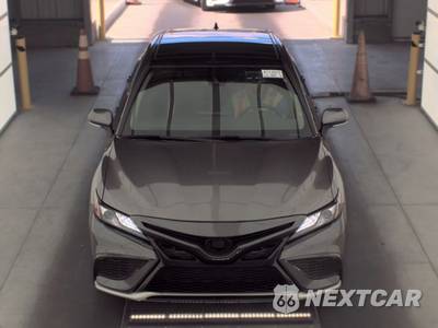 2021 Toyota Camry XSE - zdjęcie 2 z 36 - miniatura