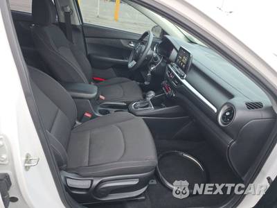 2019 Kia Forte LXS - zdjęcie 8 z 35 - miniatura