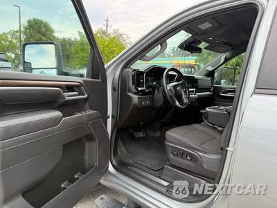 2025 Chevrolet Silverado 2500HD LT Crew Cab Medium Bed 1LT - zdjęcie 4 z 8 - miniatura