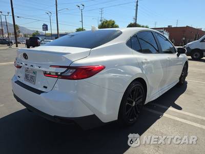 2025 Toyota Camry SE - zdjęcie 4 z 24 - miniatura