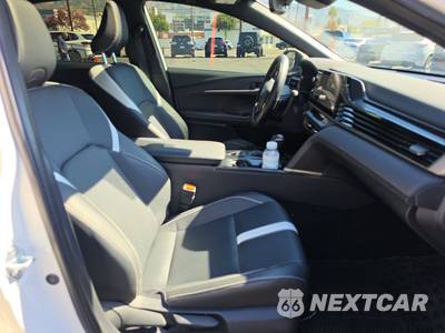 2025 Toyota Camry SE - zdjęcie 8 z 24 - miniatura