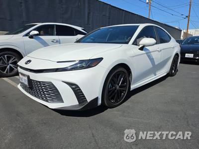 2025 Toyota Camry SE - zdjęcie 1 z 24 - miniatura