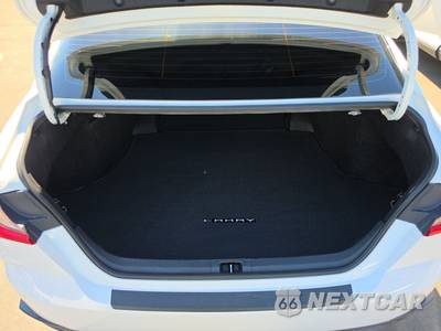 2025 Toyota Camry SE - zdjęcie 17 z 24 - miniatura