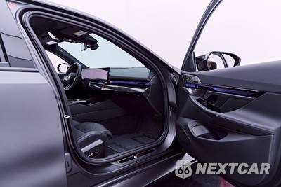 2026 BMW M5 Sedan - zdjęcie 47 z 50 - miniatura