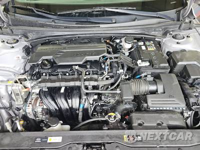 2023 Hyundai Elantra SE - zdjęcie 15 z 48 - miniatura