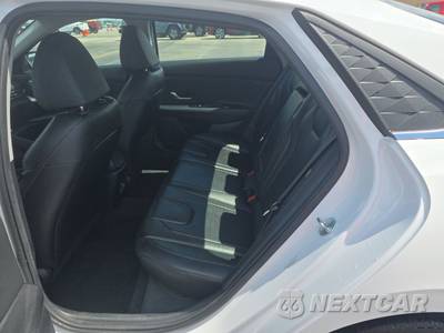 2025 Hyundai Elantra Limited - zdjęcie 13 z 23 - miniatura