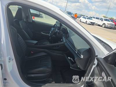 2025 Hyundai Elantra Limited - zdjęcie 8 z 23 - miniatura