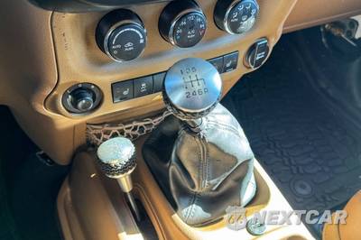 2014 Jeep Wrangler Unlimited Sahara - zdjęcie 34 z 49 - miniatura