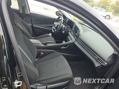 2021 Hyundai Elantra SE - zdjęcie 8 z 67 - miniatura