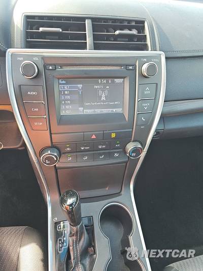 2017 Toyota Camry LE - zdjęcie 11 z 23 - miniatura
