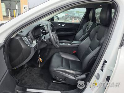 2024 Volvo XC60 B5 Core Dark Theme - zdjęcie 7 z 21 - miniatura