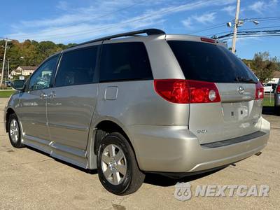 2010 Toyota Sienna LE Minivan 8-Passenger 119.3" WB - zdjęcie 4 z 32 - miniatura