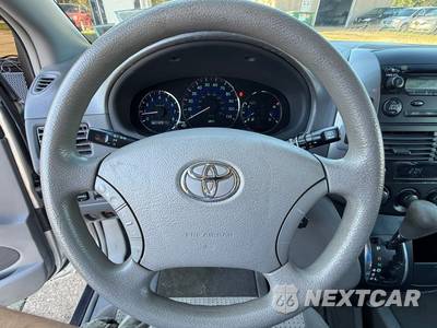 2010 Toyota Sienna LE Minivan 8-Passenger 119.3" WB - zdjęcie 12 z 32 - miniatura