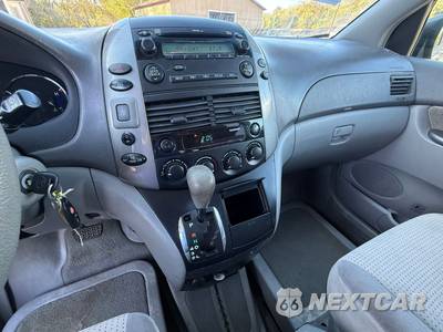 2010 Toyota Sienna LE Minivan 8-Passenger 119.3" WB - zdjęcie 15 z 32 - miniatura