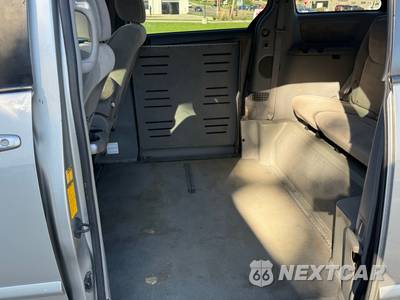2010 Toyota Sienna LE Minivan 8-Passenger 119.3" WB - zdjęcie 23 z 32 - miniatura