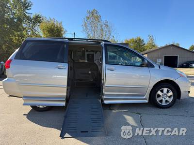2010 Toyota Sienna LE Minivan 8-Passenger 119.3" WB - zdjęcie 24 z 32 - miniatura