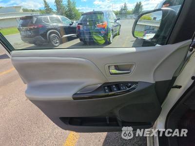 2016 Toyota Sienna XLE Premium 8-Passenger 119.3" WB - zdjęcie 9 z 54 - miniatura