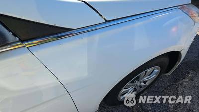 2011 Hyundai Sonata GLS - zdjęcie 23 z 36 - miniatura