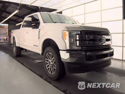 2017 Ford Super Duty F-250 Lariat Crew Cab Medium Bed - zdjęcie 3 z 28 - miniatura