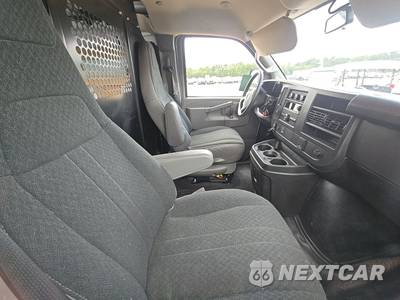 2025 Chevrolet Express 2500 Cargo Van 1WT 135.0" WB - zdjęcie 8 z 33 - miniatura