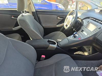2013 Toyota Prius Three - zdjęcie 8 z 18 - miniatura