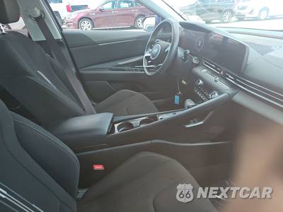 2025 Hyundai Elantra SEL Convenience - zdjęcie 8 z 19 - miniatura