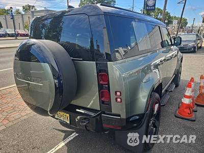 2025 Land Rover Defender 110 X-Dynamic SE - zdjęcie 12 z 54 - miniatura