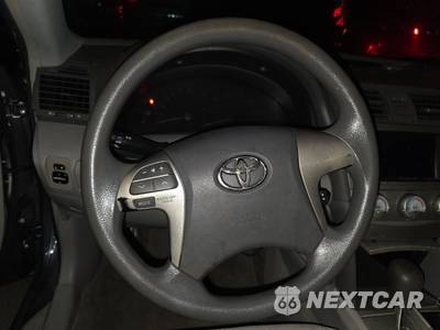 2010 Toyota Camry LE - zdjęcie 10 z 33 - miniatura