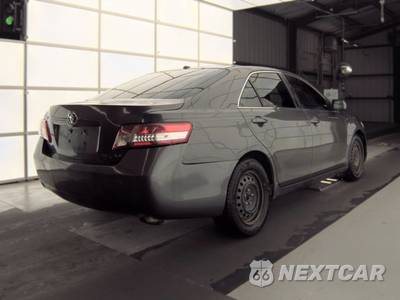 2010 Toyota Camry LE - zdjęcie 4 z 33 - miniatura
