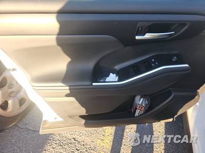 2025 Toyota Highlander Hybrid XLE Nightshade - zdjęcie 9 z 28 - miniatura