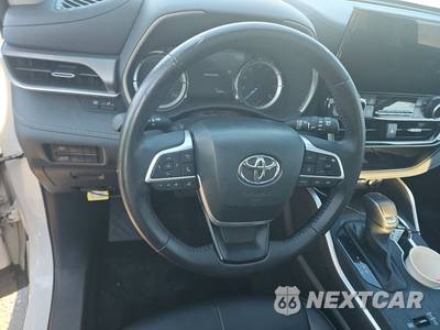 2025 Toyota Highlander Hybrid XLE Nightshade - zdjęcie 10 z 28 - miniatura