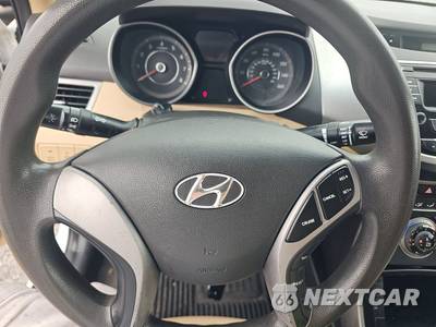 2013 Hyundai Elantra GLS Sedan - zdjęcie 10 z 17 - miniatura