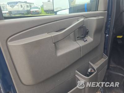 2022 Chevrolet Express 3500 Cutaway 1WT DRW 139.0" WB - zdjęcie 9 z 18 - miniatura